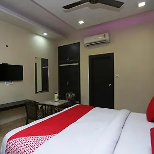 Oyo 27864 Samrat Hotel